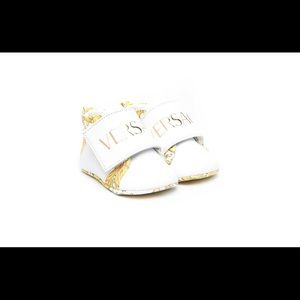 YOUNG VERSACE
Barocco-print pre-walkers